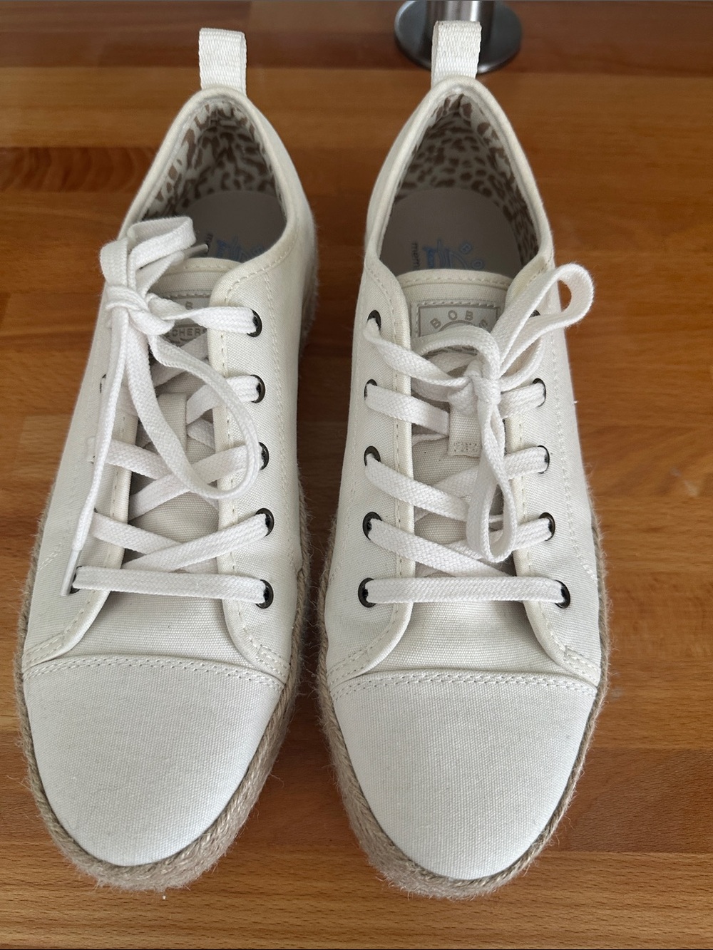 Sketchers bobs memory foam floor models no flaws so cute